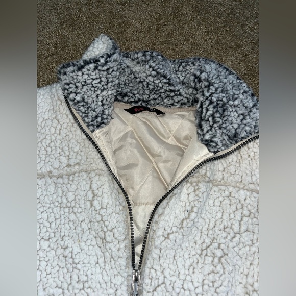 Sherpa jacket size medium - Picture 4 of 5